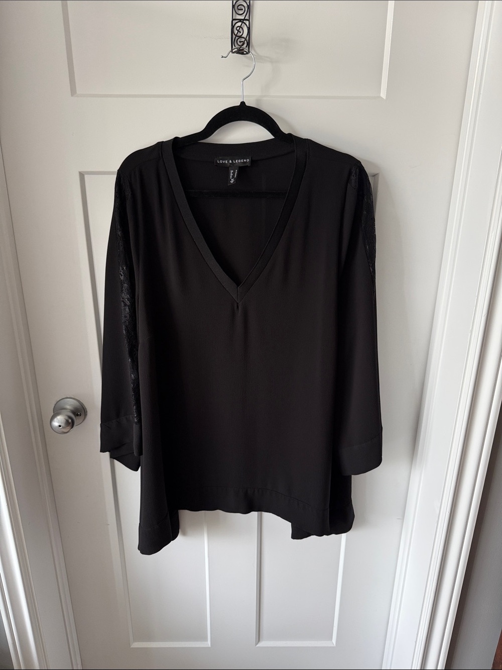 Love & Legend Black V-Neck 3/4 Sleeve Tunic
